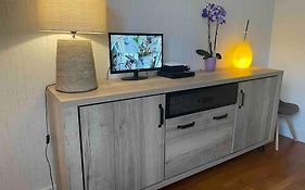 Manornella, Beaux Volumes, Grand Garage Ideal Mas Du Clos